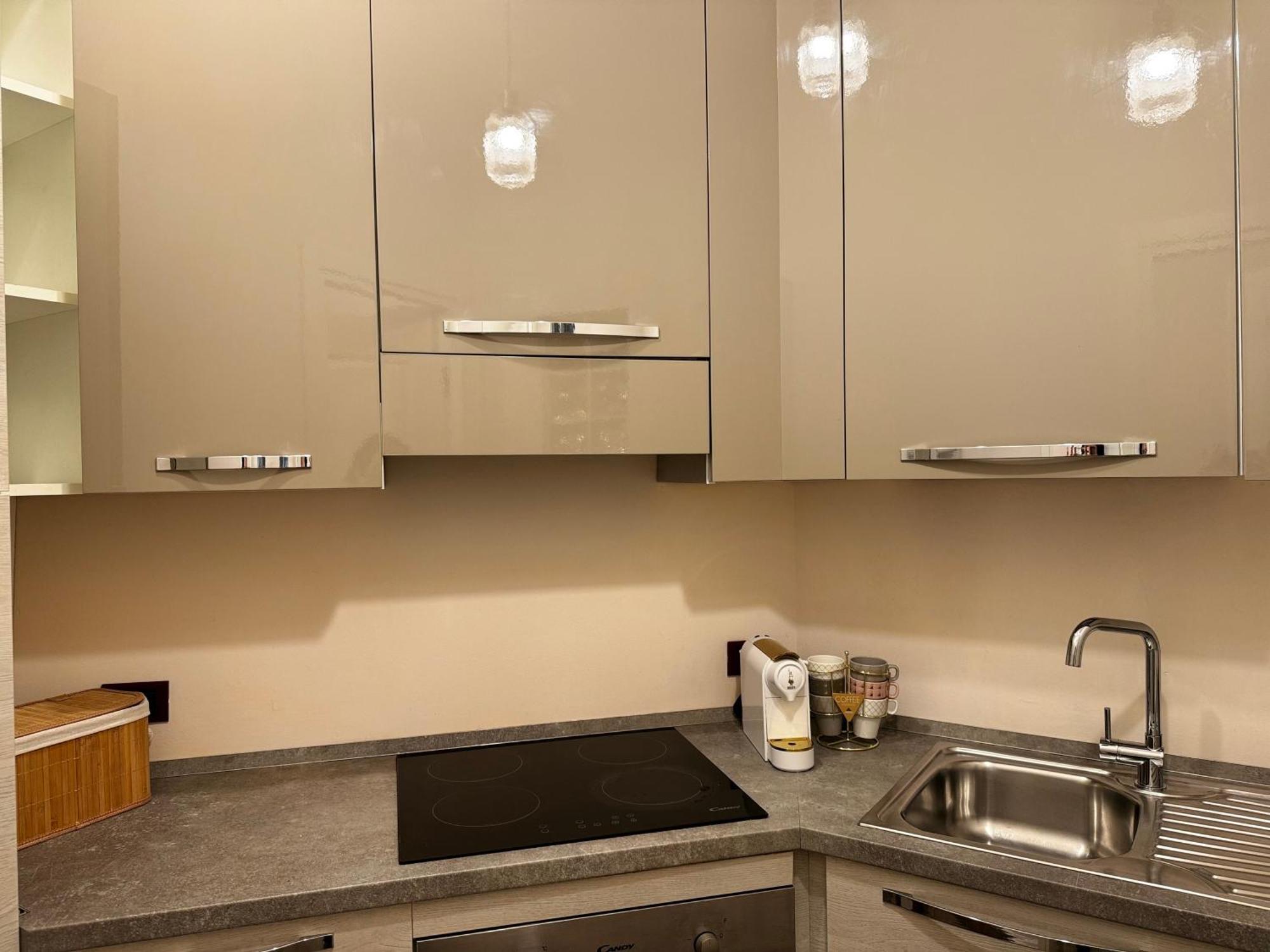 Regina Milano In Verona - Sky Tv, Wifi E Breakfast Box Appartement Buitenkant foto