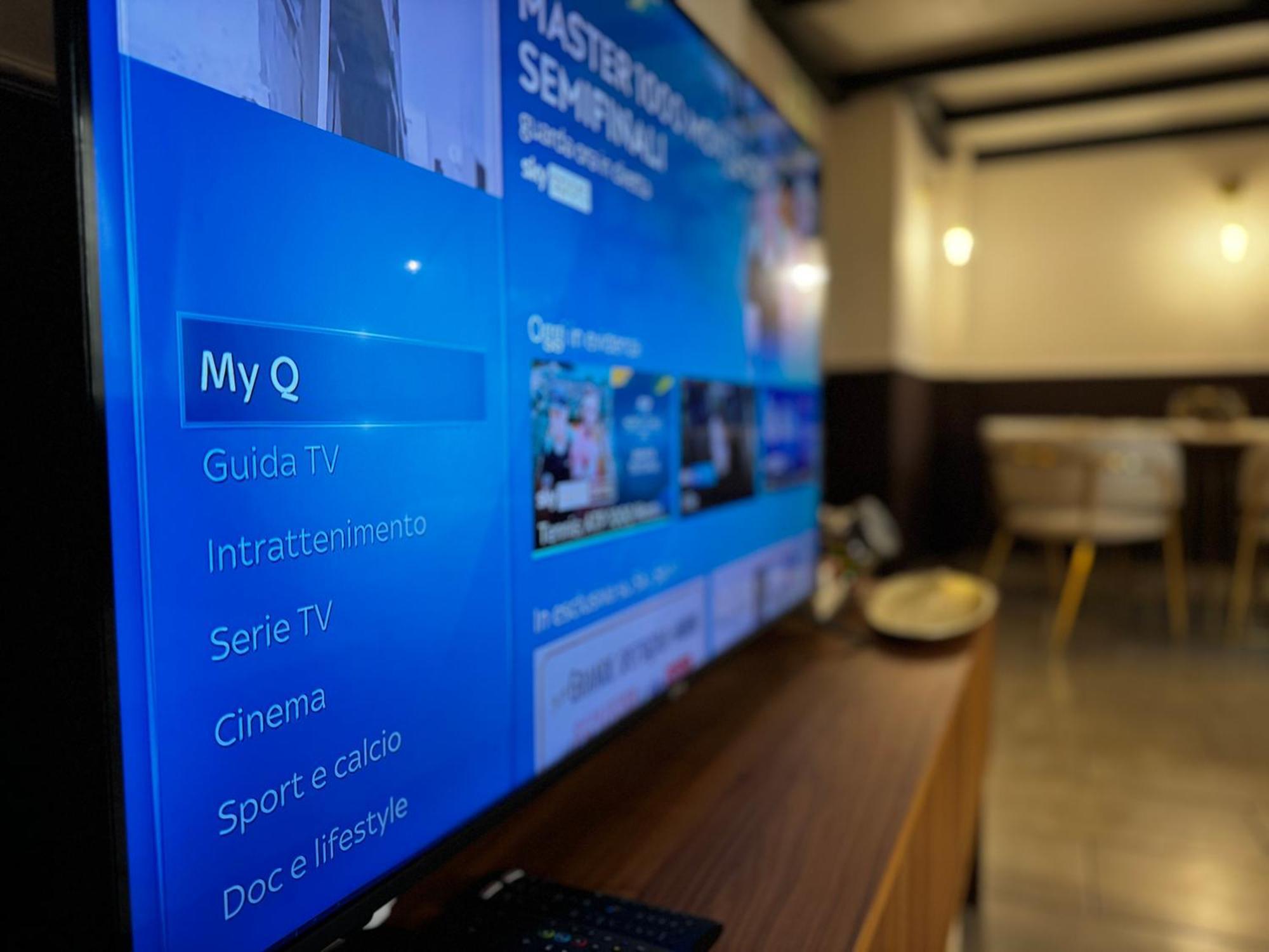 Regina Milano In Verona - Sky Tv, Wifi E Breakfast Box Appartement Buitenkant foto