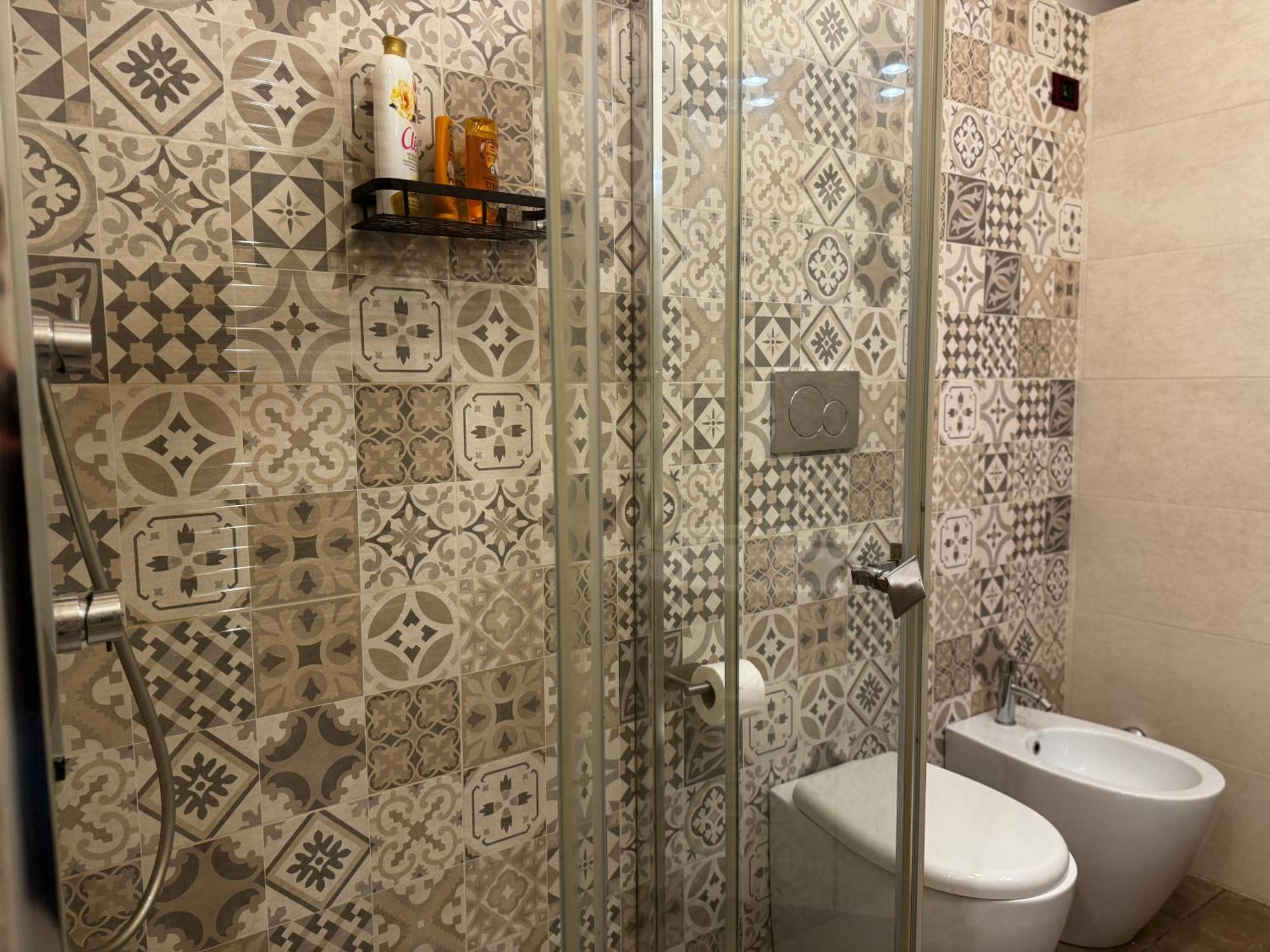 Regina Milano In Verona - Sky Tv, Wifi E Breakfast Box Appartement Buitenkant foto