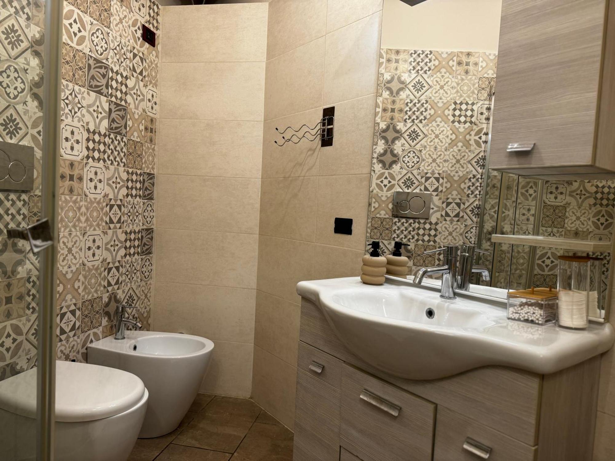 Regina Milano In Verona - Sky Tv, Wifi E Breakfast Box Appartement Buitenkant foto