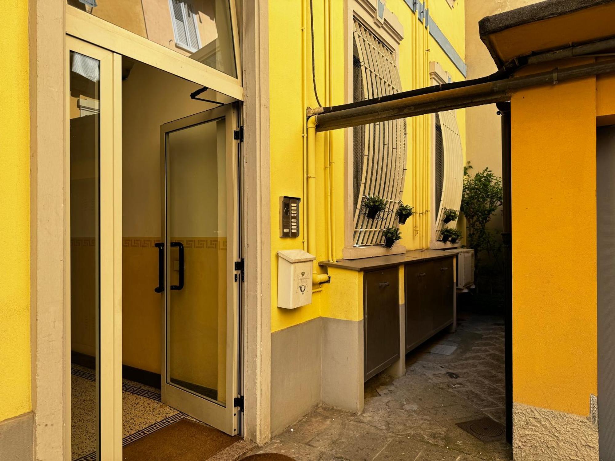 Regina Milano In Verona - Sky Tv, Wifi E Breakfast Box Appartement Buitenkant foto