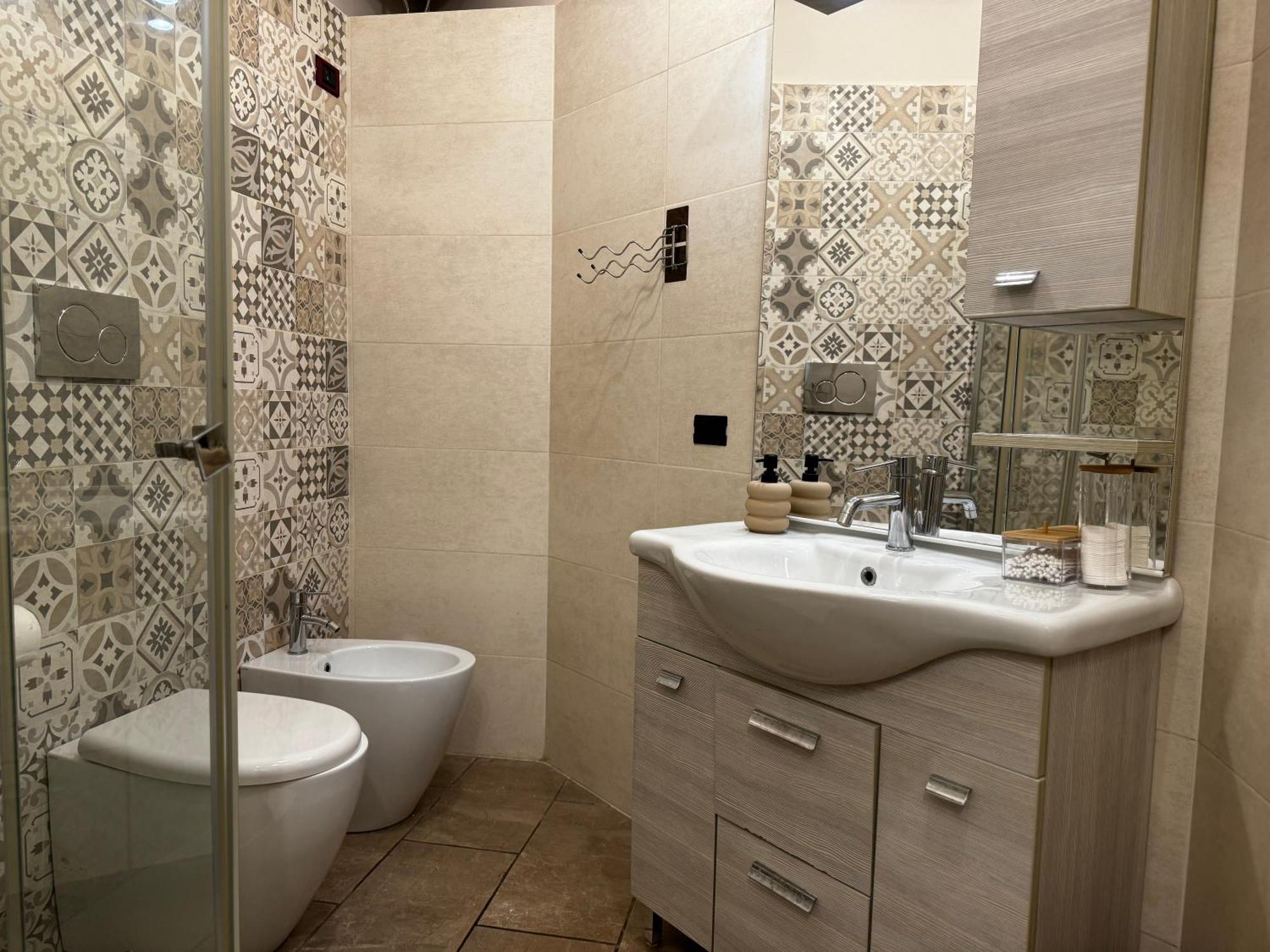 Regina Milano In Verona - Sky Tv, Wifi E Breakfast Box Appartement Buitenkant foto