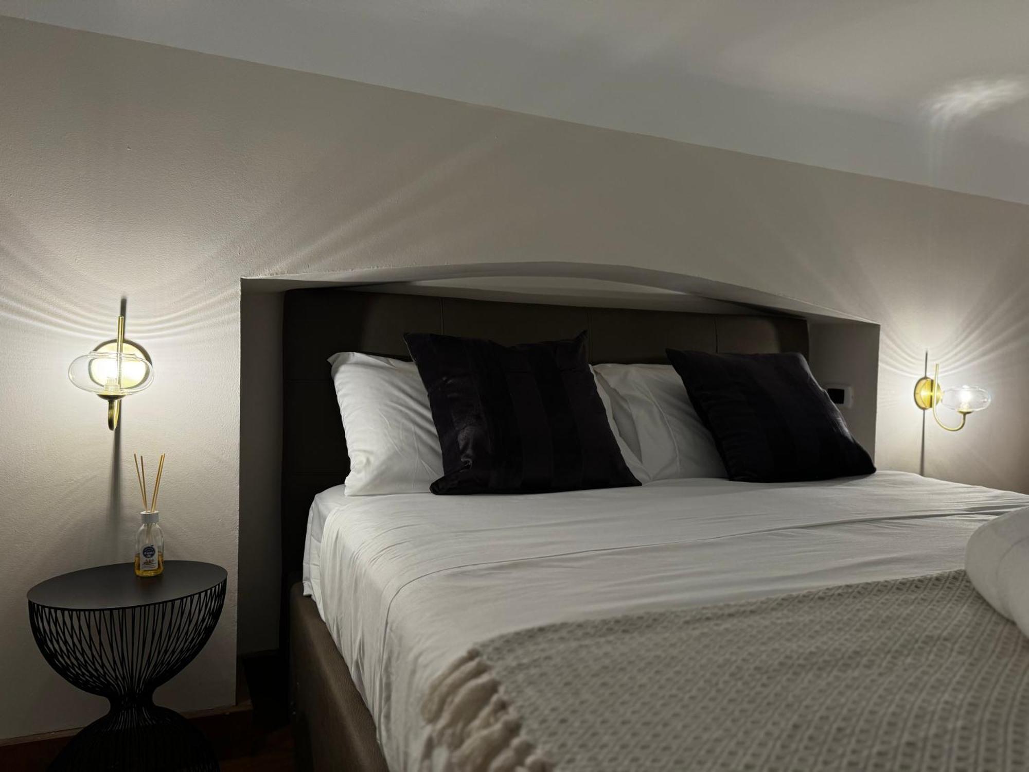 Regina Milano In Verona - Sky Tv, Wifi E Breakfast Box Appartement Buitenkant foto