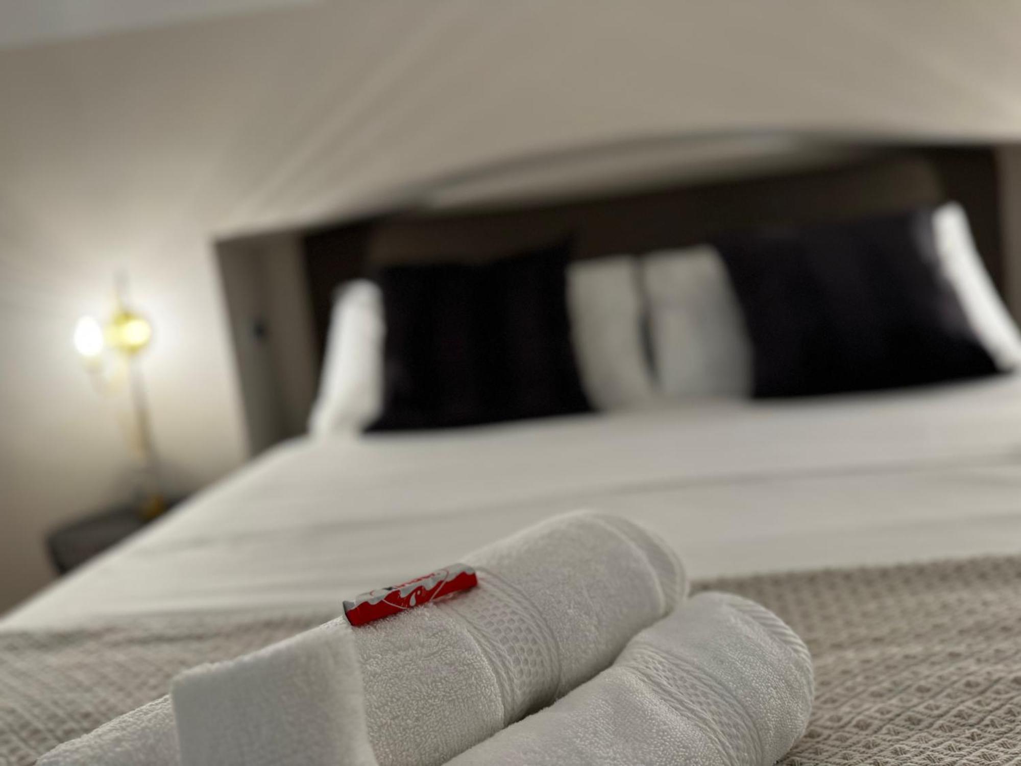 Regina Milano In Verona - Sky Tv, Wifi E Breakfast Box Appartement Buitenkant foto